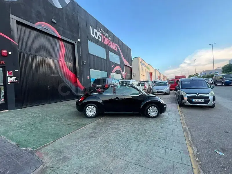 Usado VW New Beetle 105 CV (77 kW) 2007 Negro Utilitario