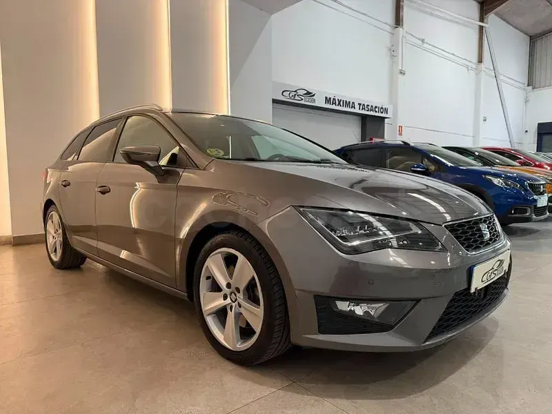 Usado Seat Leon FR 184 CV (135 kW) 2015 Gris / plata Familiar