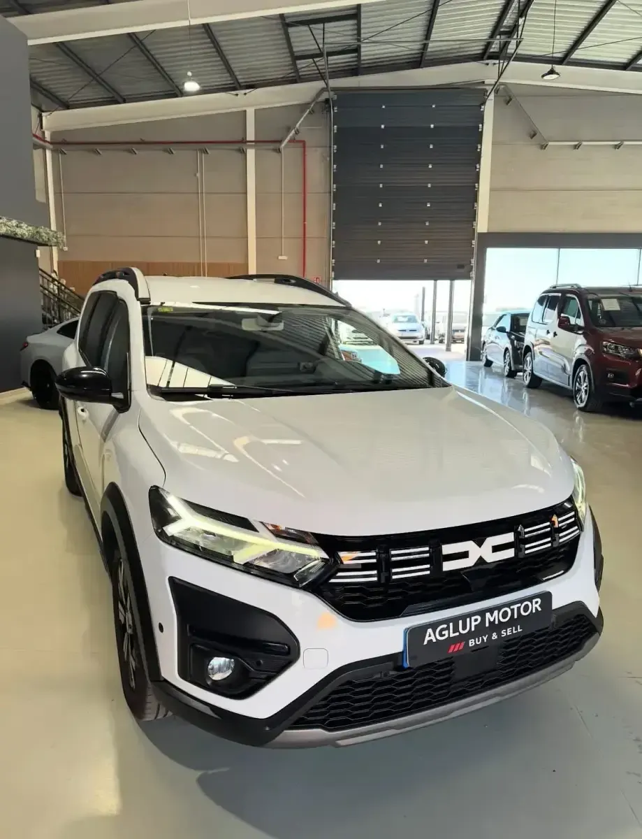 Usado Dacia Jogger Essentiel 100 CV (73 kW) 2023 Blanco Monovolumen