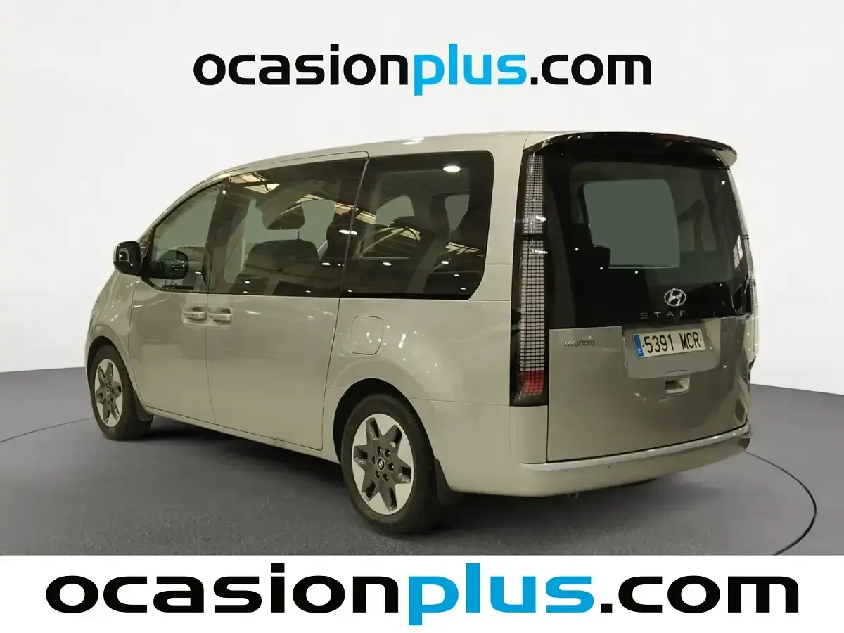 Usado Hyundai Staria 177 CV (130 kW) 2022 Gris / plata Monovolumen