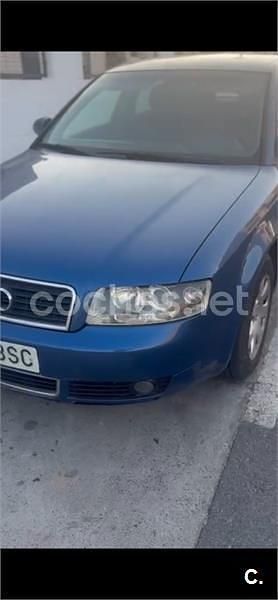 Usado Audi A4 130 CV (95 kW) 2002 Azul Berlina