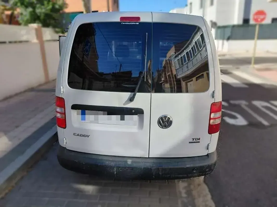 Usado VW Caddy 102 CV (75 kW) 2011 Blanco Monovolumen