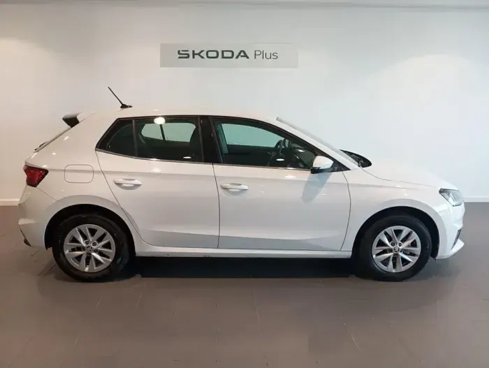 Usado Skoda Fabia Selection 80 CV (58 kW) 2024 Blanco Utilitario