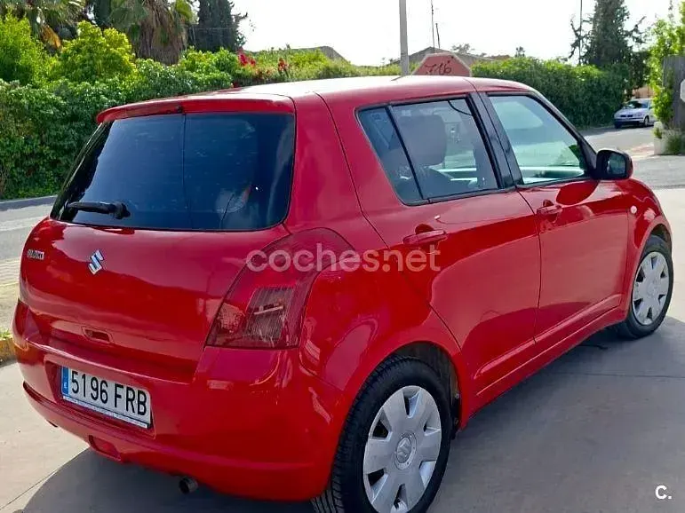 Usado Suzuki Swift GL 92 CV (67 kW) 2007 Rojo Utilitario