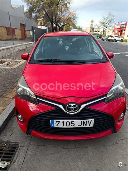 Usado Toyota Yaris Active 69 CV (50 kW) 2016 Rojo Berlina