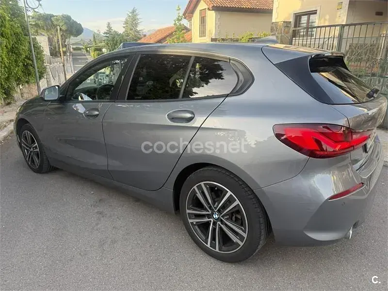 Usado BMW 118 150 CV (110 kW) 2022 Gris / plata Utilitario