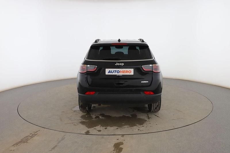 Usado Jeep Compass Night Eagle 120 CV (88 kW) 2020 Negro SUV