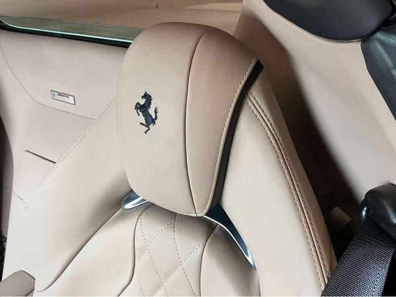 Blanco Usado 2022 Ferrari 812 Descapotable | 520.000 € (Un poco caro) - Imagen 1/3