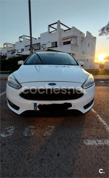 Blanco Usado 2015 Ford Focus Titanium Berlina | 8990 € (Precio justo) - Imagen 1/4