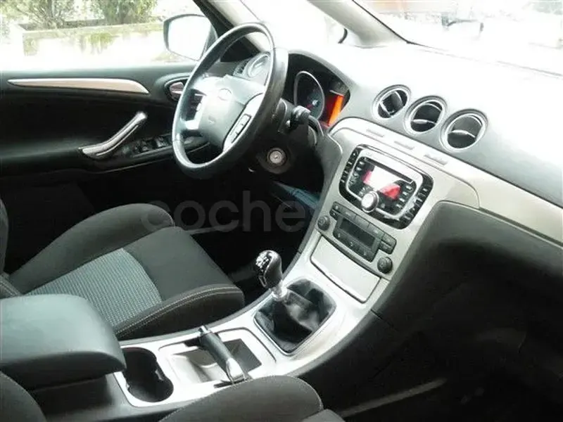 Usado Ford S-MAX Trend 115 CV (84 kW) 2011 Gris / plata Monovolumen