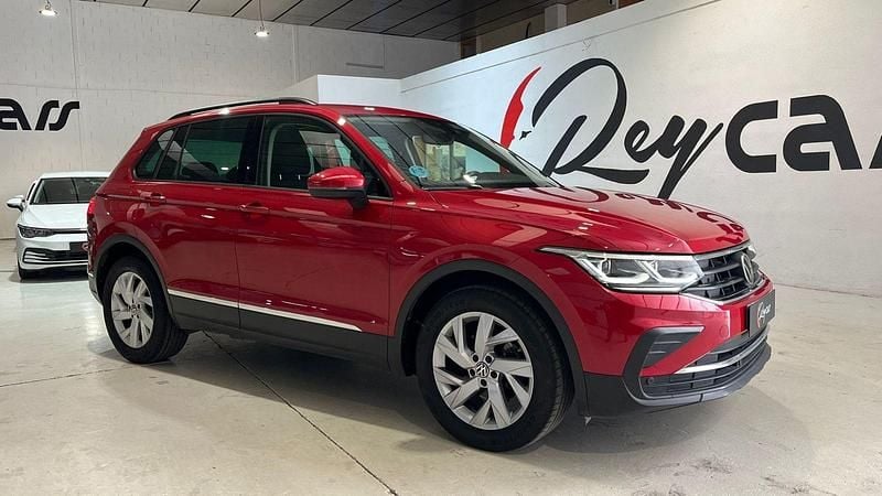 Usado VW Tiguan Life 150 CV (110 kW) 2022 Rojo SUV