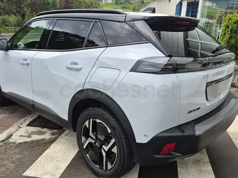 Usado Peugeot 2008 GT 130 CV (95 kW) 2023 Blanco SUV