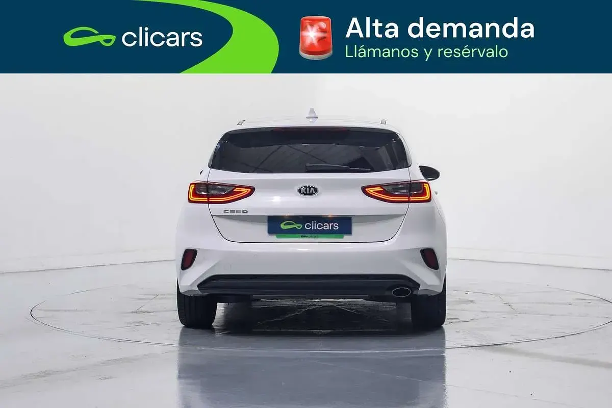 Usado Kia Ceed 120 CV (88 kW) 2021 Blanco Utilitario
