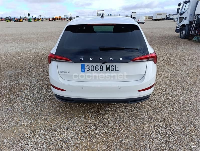 Usado Skoda Scala Style 110 CV (80 kW) 2023 Blanco Utilitario