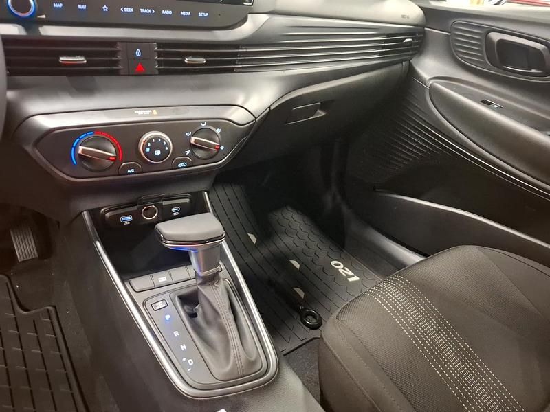 Nuevo Hyundai i20 100 CV (73 kW) 2025 Gris lumen Utilitario