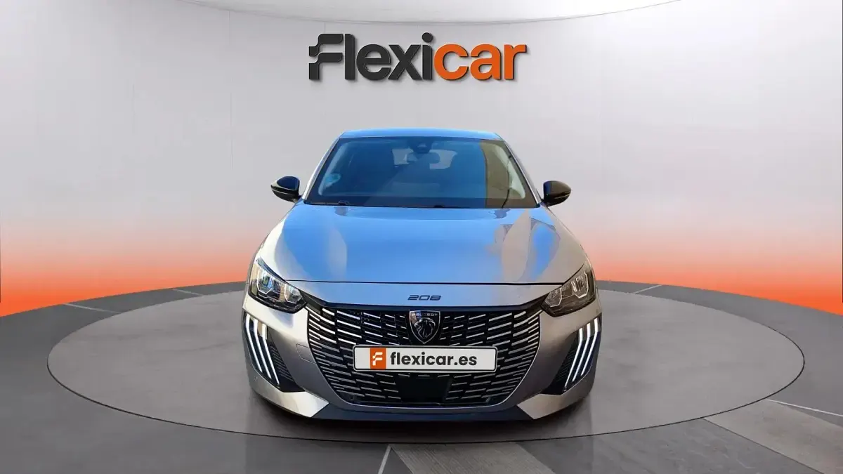 Usado Peugeot 208 Allure 101 CV (74 kW) 2025 Gris Utilitario