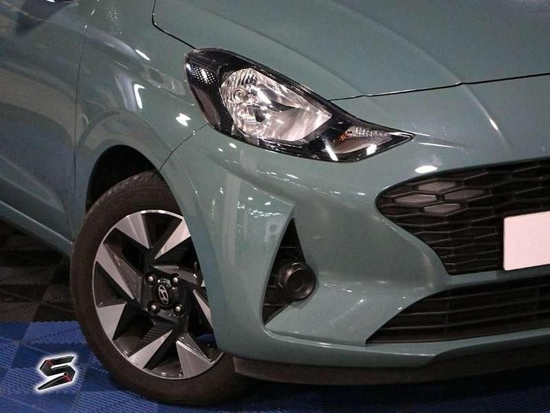 Usado Hyundai i10 67 CV (49 kW) 2023 Verde Utilitario