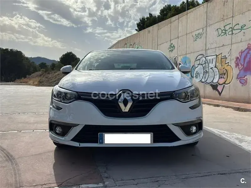 Usado Renault Mégane IV 100 CV (73 kW) 2017 Blanco Berlina
