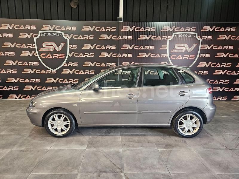 Usado Seat Ibiza Sport 100 CV (73 kW) 2004 Gris / plata Berlina