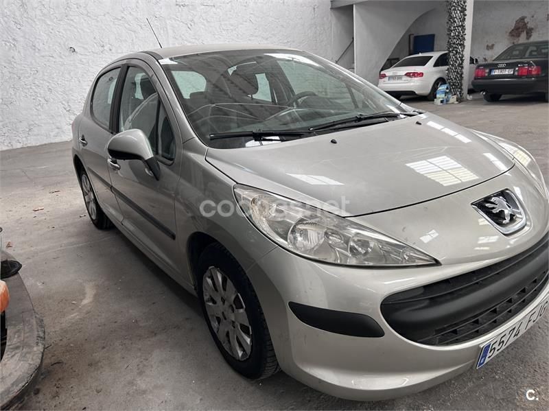 Usado Peugeot 207 75 CV (55 kW) 2006 Gris / plata Berlina