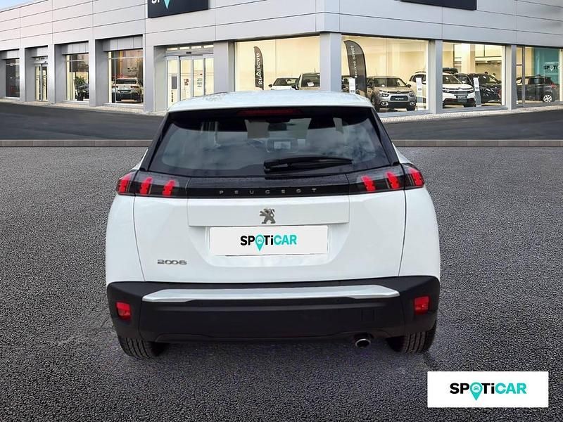 Usado Peugeot 2008 Active 110 CV (80 kW) 2021 Blanco SUV