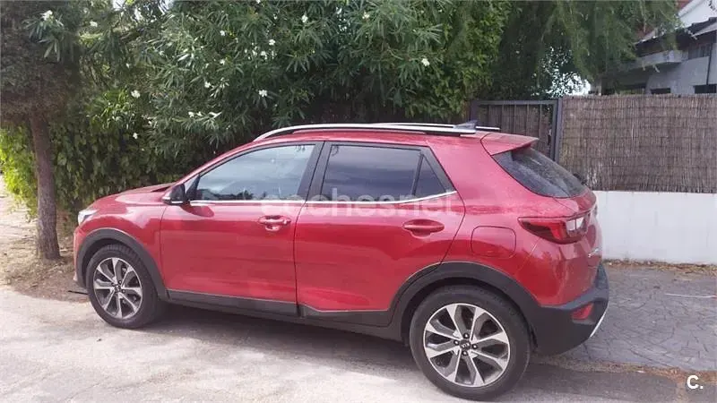 Usado Kia Stonic 100 CV (73 kW) 2020 Rojo SUV