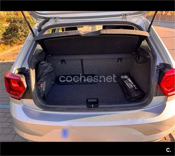Usado VW Polo Advance 95 CV (69 kW) 2018 Gris / plata Berlina