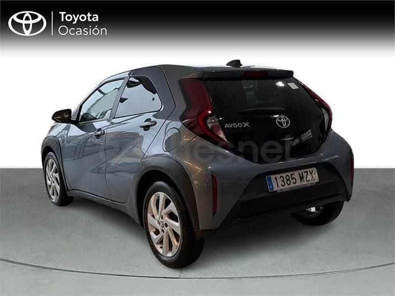 Usado Toyota Aygo X Play 72 CV (52 kW) 2025 Gris / plata SUV