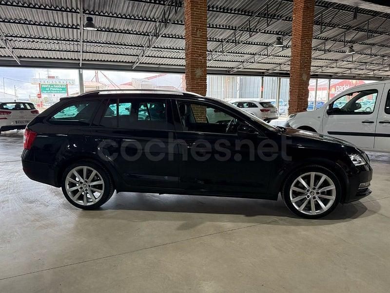 Usado Skoda Octavia Style 150 HP (110 kW) 2020 Preto Carrinha