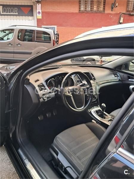Usado Opel Insignia Sport 130 CV (95 kW) 2011 Negro Familiar