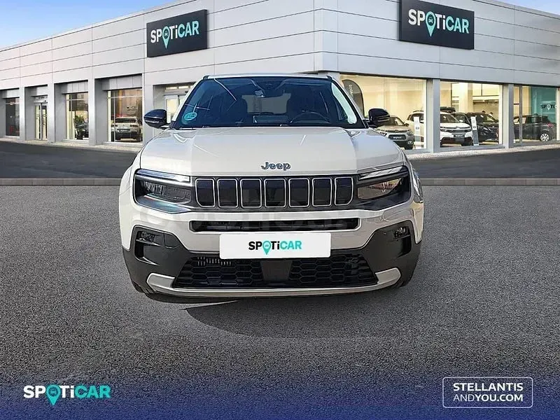 Usado Jeep Avenger Altitude 100 CV (73 kW) 2025 Gris / plata SUV