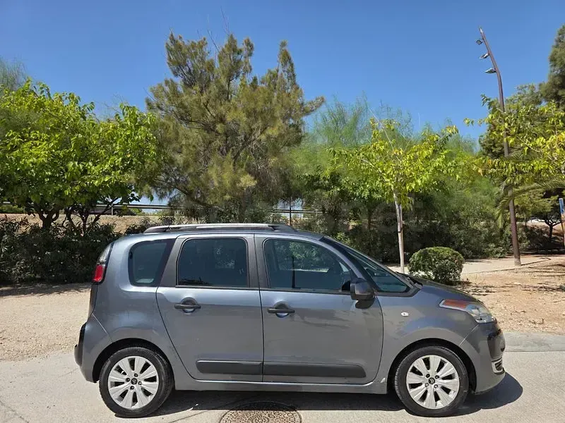 Usado Citroën C3 Picasso 92 CV (67 kW) 2011 Azul Monovolumen