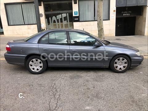 Usado Opel Omega Elegance 150 CV (110 kW) 2001 Gris / plata Berlina