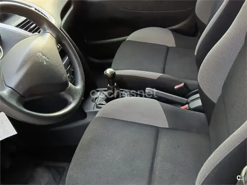 Usado Peugeot 207 75 CV (55 kW) 2007 Beige Berlina