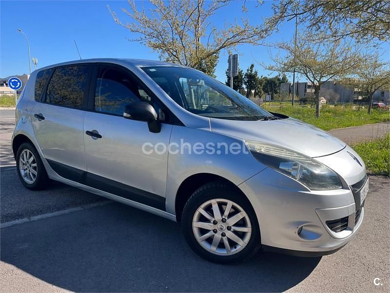 Usado Renault Scénic III Authentique 85 CV (62 kW) 2011 Gris / plata Monovolumen