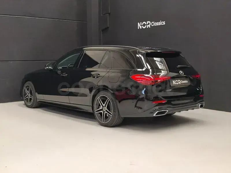 Usado Mercedes C300e 313 CV (230 kW) 2025 Negro Familiar