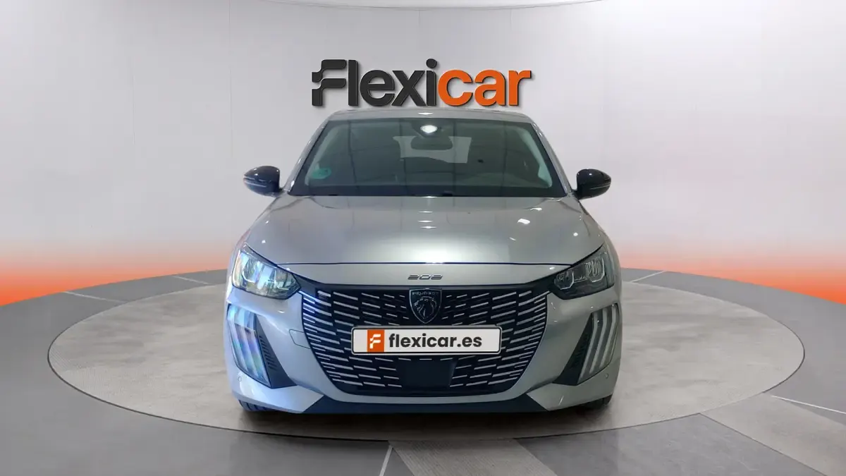 Usado Peugeot 208 Allure 101 CV (74 kW) 2025 Gris Utilitario