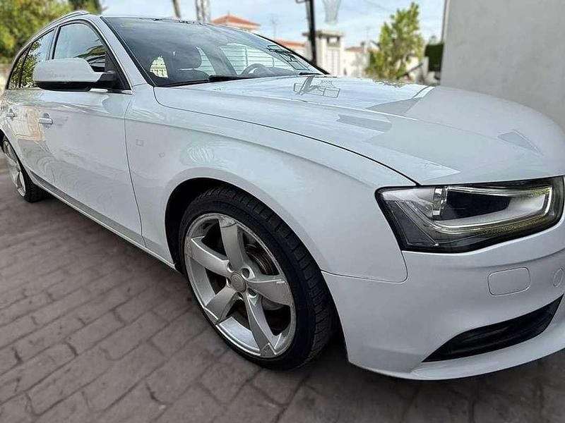 Usado Audi A4 Premium 140 CV (102 kW) 2012 Blanco Familiar