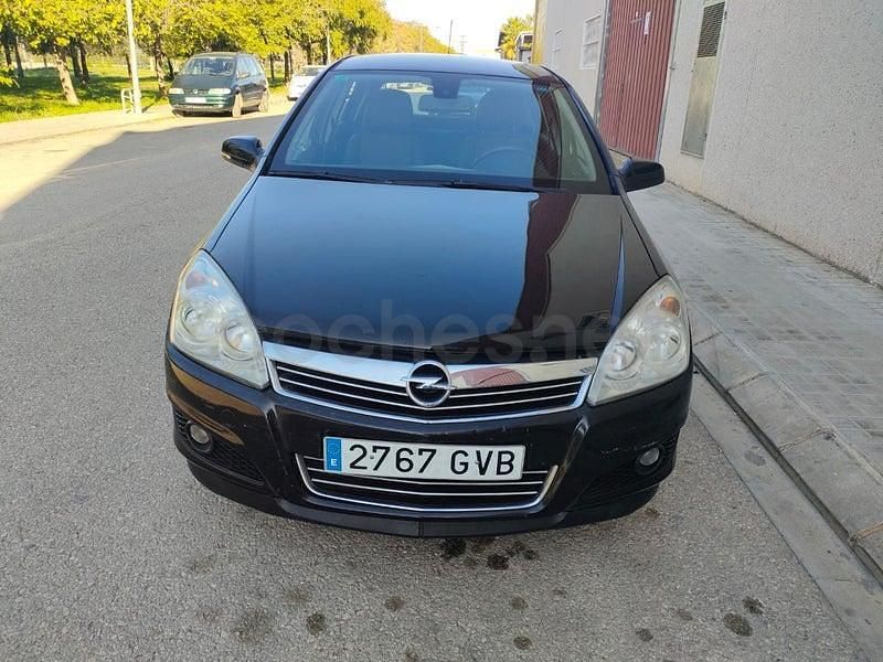 Usado Opel Astra Enjoy 110 CV (80 kW) 2010 Negro Berlina