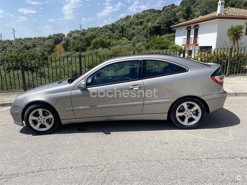 Usado Mercedes C220 Sport Edition 150 CV (110 kW) 2006 Gris / plata Berlina