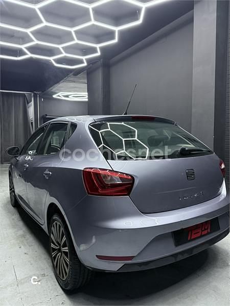 Usado Seat Ibiza CONNECT 90 CV (66 kW) 2016 Gris / plata Berlina