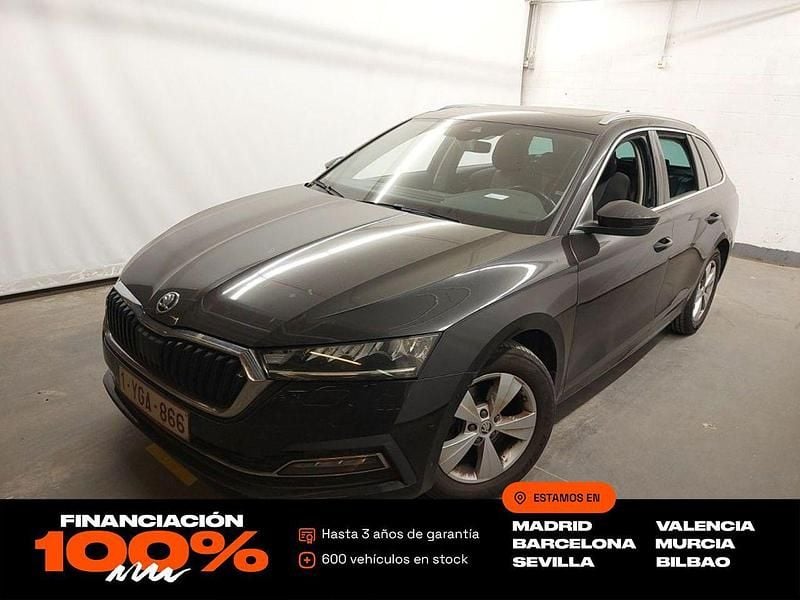 Negro Usado 2020 Skoda Octavia Ambition Familiar | 16.450 € (Precio justo) - Imagen 1/4