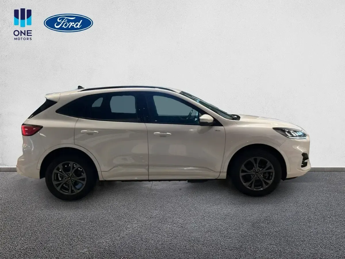 Usado Ford Kuga ST-Line X 190 CV (139 kW) 2023 Blanco SUV