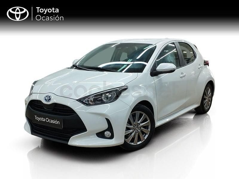 Usado Toyota Yaris Hybrid Active 116 CV (85 kW) 2022 Blanco Berlina