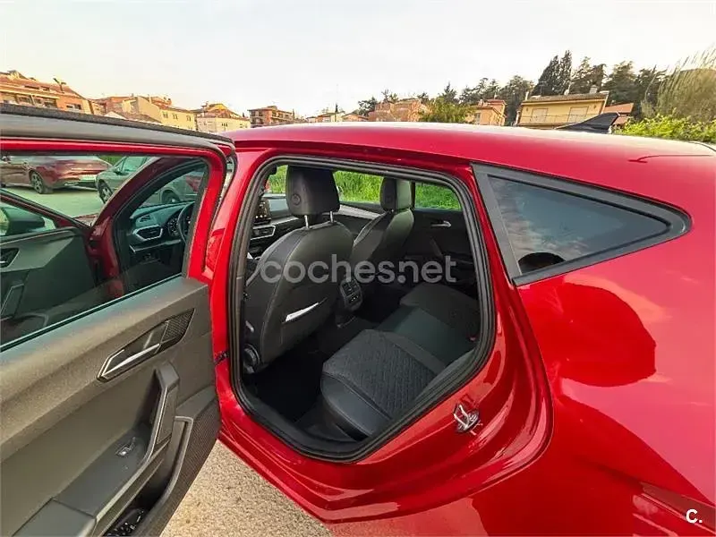 Usado Seat Leon FR 150 CV (110 kW) 2021 Rojo Berlina