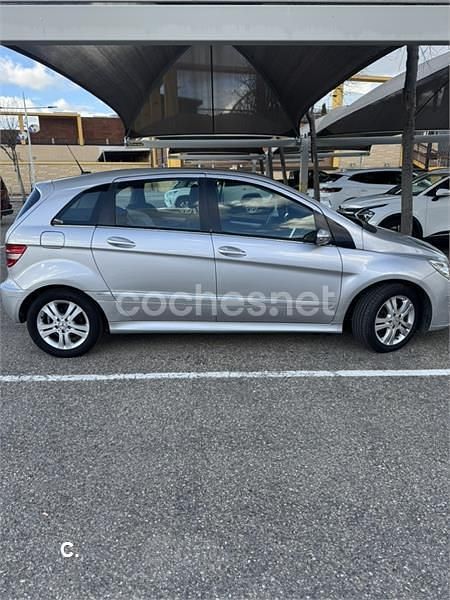 Usado Mercedes B180 109 CV (80 kW) 2007 Gris / plata Monovolumen