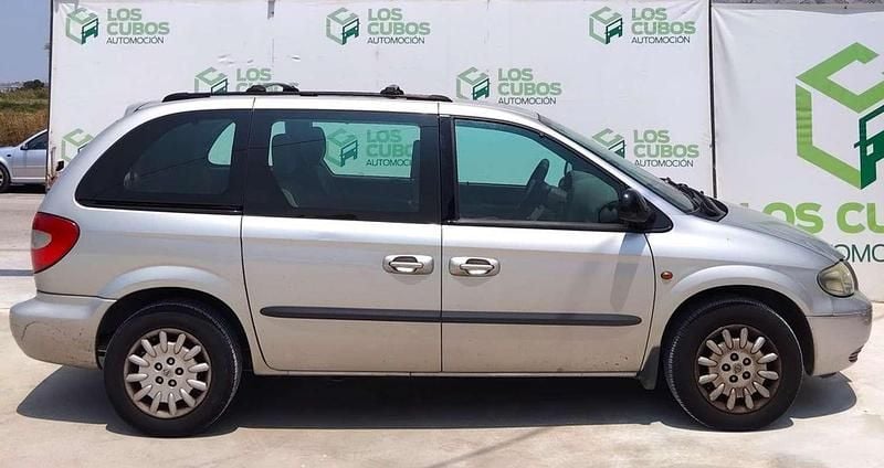 Usado Chrysler Voyager 140 CV (102 kW) 2002 Gris Monovolumen