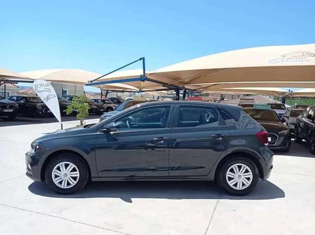 Usado VW Polo Edition 65 CV (47 kW) 2018 Gris Utilitario