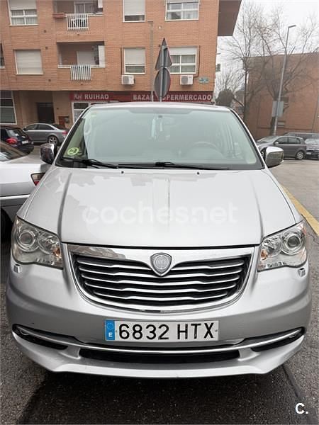 Gris / plata Usado 2014 Lancia Voyager Monovolumen | 9700 € (Precio justo) - Imagen 1/2