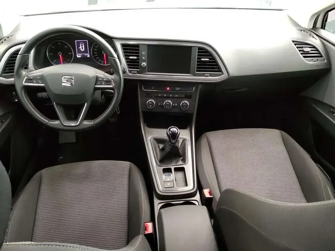 Usado Seat Leon ST Style 110 CV (80 kW) 2017 Blanco Familiar